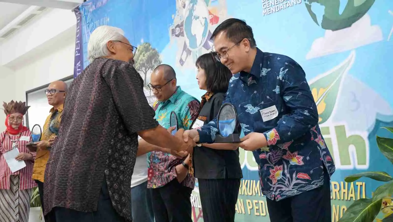 PEPULIH memberikan penghargaan kepada Universitas Terbuka